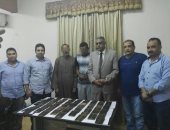 "مكافحة المخدرات" تلقى القبض على متهمين بحوزتهما 59 طربة حشيش بسوهاج