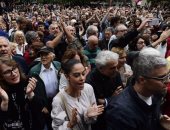 بالفيديو.. سماع دوى إطلاق نار بين المشاركين باستفتاء كتالونيا والشرطة