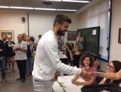 بيكيه يصوت بـ"نعم" فى استفتاء كتالونيا قبل مباراة برشلونة ولاس بالماس