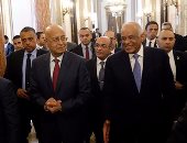 بالفيديو والصور.. التفاف النواب حول شريف إسماعيل وأعضاء الحكومة