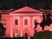إضاءة البيت الأبيض باللون الوردى كرمز للتوعية بسرطان الثدى