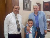 بالصور.. وكيل تعليم القليوبية يحيل شكوى تلميذ بالابتدائى للشئون القانونية