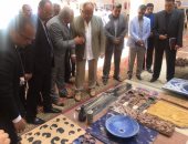 بالصور..وزير التنمية المحلية يتفقد معرض المنتجات البيئية بديوان "الوادى الجديد"