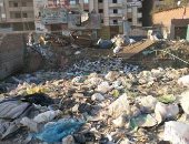 بالصور.. القمامة تحاصر أهالى شارع الخمسين بالنزهة