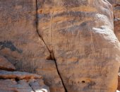 الآثار تعلن كشف نقوش صخرية ترجع للعصر الحجرى القديم فى أسوان