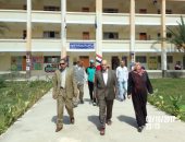 وكيل تعليم دمياط يتفقد عدد من المدارس ويطمئن على تسلم الكتب المدرسية 