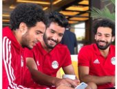 محمد صلاح ينشر صورة له مع عمر جابر وصالح جمعة قبل مباراة الكونغو