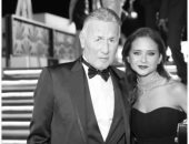  نيللى كريم تنشر صورة جديدة لها مع عزت أبو عوف