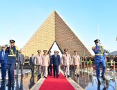 السيسي يضع إكليلا من الزهور على قبر الجندى المجهول بمناسبة ذكرى أكتوبر