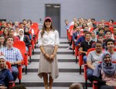 بالصور.. فريدة عثمان تتحدث مع طلاب إحدى الجامعات الخاصة حول رحلتها الرياضية