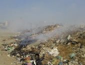 بالصور .. شكوى من انتشار القمامة وحرقها بقرية ميت العامل بالدقهلية
