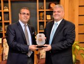 جامعة المنصورة تكرم أستاذ إلكترونيات بعد حصوله على جوائز عالمية