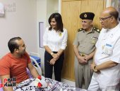 وزيرة الهجرة تزور المصابين من قوات انفاذ القانون بالمجمع الطبى للقوات المسلحة بالمعادى