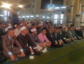 جمعه والنمنم ومحافظ الإسماعيلية يؤدون صلاة الجمعة بمسجد أبوبكر الصديق