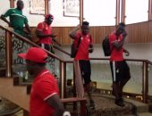منتخب اوغندا يؤدى الصلاة أمام فندق الإقامة قبل مباراة غانا