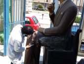 بعد شائعة السرقة.. بالصور.. تمثال عبد الوهاب فى قطاع الفنون التشكيلية لترميمه