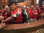 وزير الاتصالات يحتفل من الإمارات بتأهل مصر لكأس العالم
