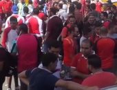 بالفيديو.. انطلاق المشجعين لمساندة المنتخب بهتاف "فرحونا الله يخليكم"