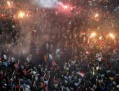 بالفيديو.. بالرقص والشماريخ.. المصريون يحتفلون بتأهل مصر فى «جامعة الدول»