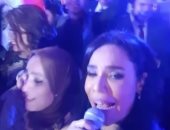 بالفيديو.. أمينة تحول حفل زفاف إلى احتفالية للتأهل منتخب مصر لكأس العالم