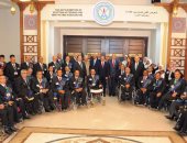 بالفيديو.. الرئيس السيسى يكرم بطلى دبابة كمين العريش