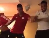 شاهد.. "رقص" سعد سمير وكهربا ومؤمن على أنغام "مزمار عبد السلام"