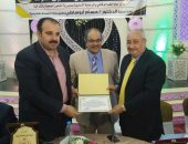 صحة الشرقية تكرم مدير الطب الوقائى لبلوغه سن المعاش 