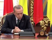 بالفيديو.. أردوغان "ينام" أثناء مؤتمر مشترك مع الرئيس الأوكرانى