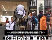 النمسا تطبق حظر النقاب على شاب يرتدى قناع "سمكة قرش" وتغرمه 130 استرلينى