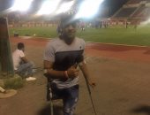 بالصور.. مشجع المنتخب المعاق يحضر مران الأهلي