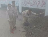 عمالة التلاميذ.. مدرسة بدمنهور تستغل الطلاب للعمل فى السخرة