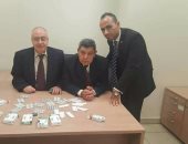 جمارك المطار تضبط راكبا قادما من فرنسا حاول تهريب 210 أقراص ترامادول