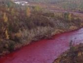 بالفيديو: نهر تتحول مياهه للون الأحمر فى غانا بسبب النفايات الكيميائية