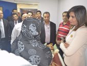 بالصور.. وزيرة الهجرة تنقل طالبة مصرية فى السعودية بطائرة خاصة بسبب مرضها