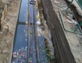 بالصور.. مياه الصرف تغطى كابلات الكهرباء البديلة للمترو فى الهرم