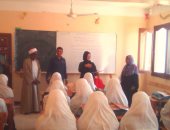 بالصور.. "مياه الأقصر" تنظم ندوة توعية لطلاب مدرسة الدير بالمياه والنيل