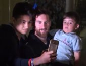 بالفيديو.. ماتيو يحرج ميسى مع أحد المعجبين أثناء عودته من الأرجنتين