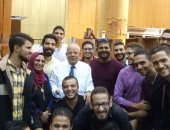 عميد حقوق عين شمس يلتقى طلاب الأسر ويحذر من جمع التبرعات