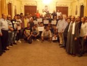 بالصور.. وقفة احتجاجية داخل حزب الوفد بسبب خناقات الأعضاء على فيس بوك