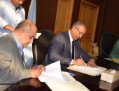 محافظ البحر الأحمر يوقع بروتوكول تعاون مع صندوق تطوير العشوائيات 