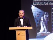 ماذا قال وزير ثقافة سوريا لرئيس الإسكندرية السينمائى بعد تكريم أديب سورى؟