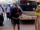 بالصور... وصول الزمالك إلى استاد المحلة وسط حراسة مشددة