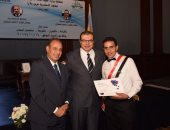 بالصور.. وزير القوى العاملة ومحافظ الإسكندرية يكرمان 24 عاملا من ذوى الإعاقة