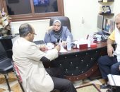 بالصور.. النائبة سولاف درويش تشارك المواطنين توقيع استمارة "علشان تبنيها"