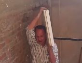 بالفيديو.. "العامل الفصيح" يوجه رسالة قوية إلى الشعب بقصيدة "علشان تبنيها"