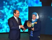 السيسي يطالب الإعلاميين بإلقاء الضوء على النماذج الناجحة للشباب