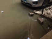 بالصور.. غرق شارع مبروك مبارك فى الطوابق بمياه الصرف الصحى