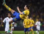 جول مورنينج.. إبراهيموفيتش يصدم الإنجليز والعالم بهدف خيالى