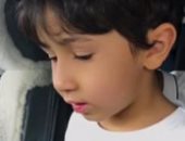 بالفيديو.. شركة طيران إماراتية تحقق حلم طفل مصرى وتمنحه فرصة قيادة طائرة