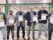 محمد الحسينى يوقع استمارة "علشان تبنيها" لتأييد ترشح الرئيس لفترة ثانية